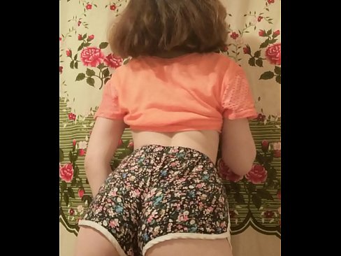 ❤️ Sexi mladá kočka si vyzlieka šortky pred kamerou ❤❌ Kvalitný sex na nás ❌️❤