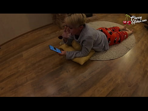 ❤️ Šialená blondínka fajčí obrovský penis a skáče na ňom - análny sex ❤❌ Kvalitný sex na nás ❌️❤
